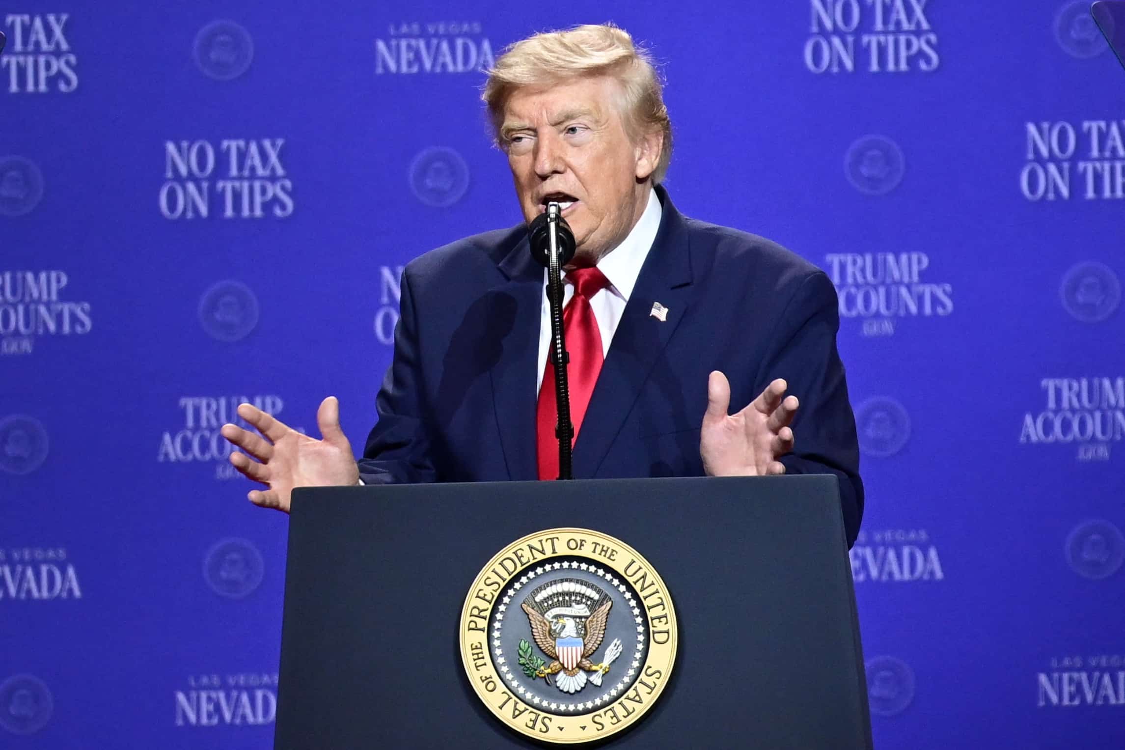 «Ces clowns doivent rentrer dans le rang» : Trump réplique à Ford