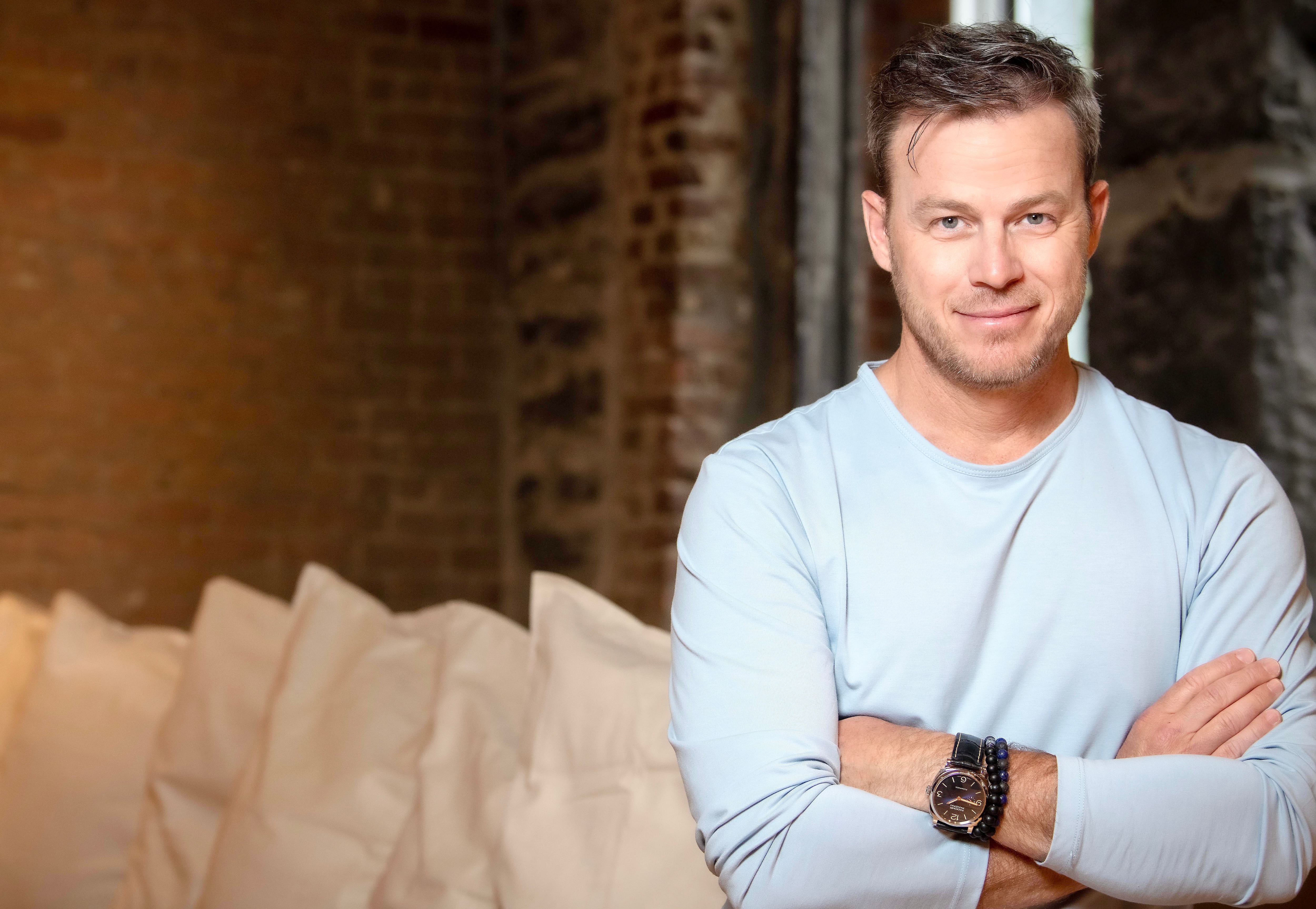 Son beau-p&egrave;re Guy Cloutier, sa femme V&eacute;ro et son arrogance: Louis Morissette va tout raconter dans son nouveau spectacle d'humour