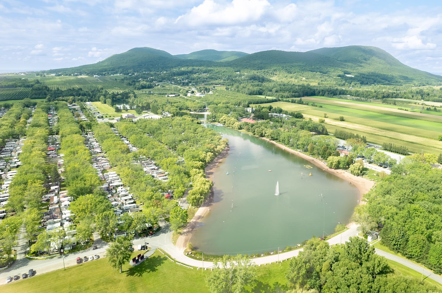 Domaine Rouville Le Domaine international de Rouville: un camping devenu un village ...