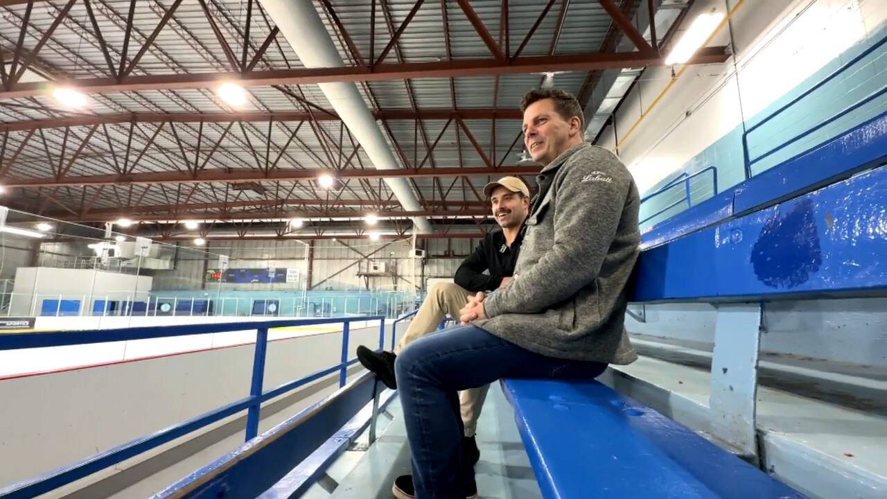 Un hockeyeur victime d'un arrêt cardiaque revient à la vie grâce à ses coéquipiers