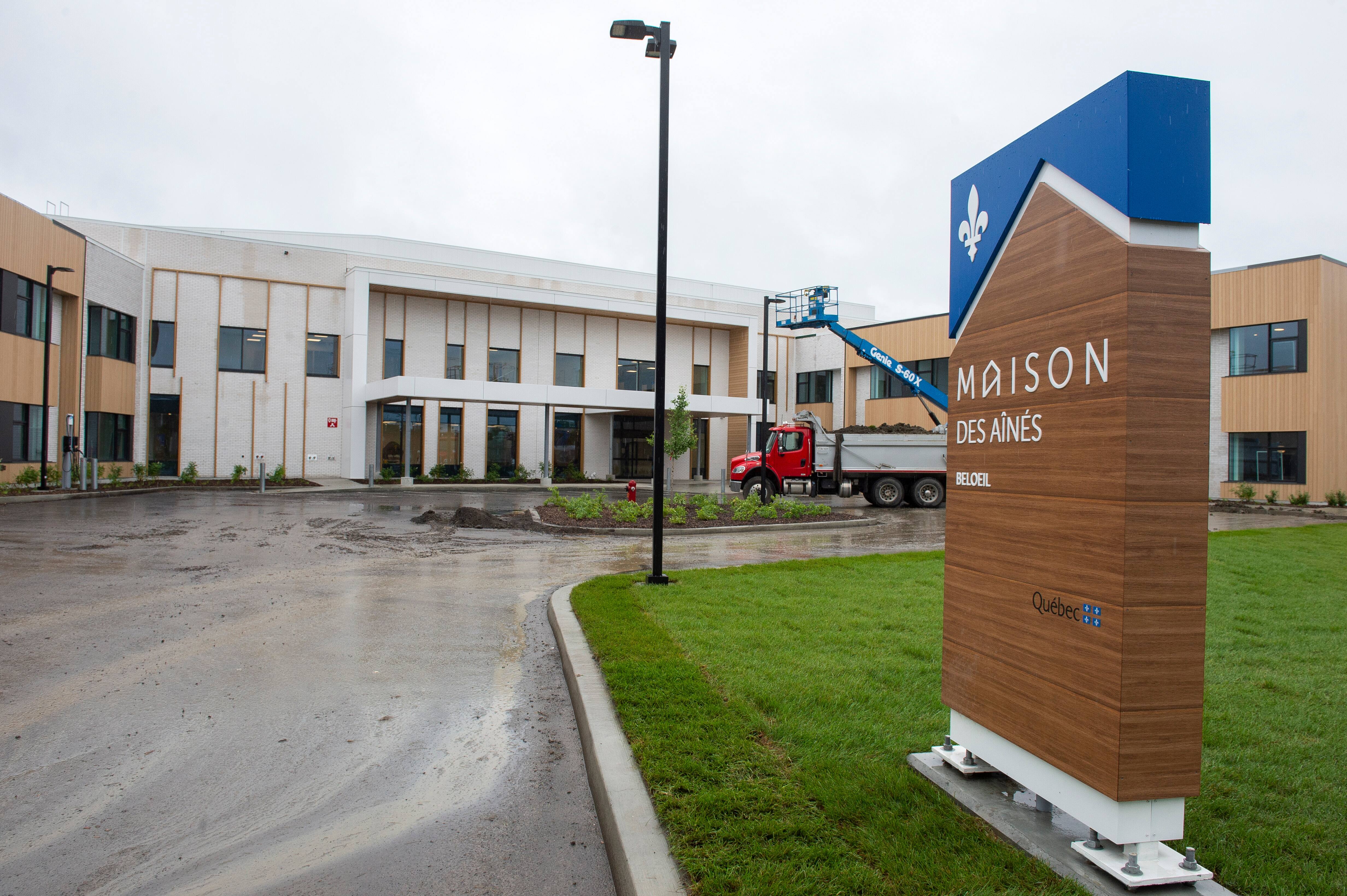 Qu&eacute;bec embauche une firme priv&eacute;e pour g&eacute;rer l'ouverture des maisons des a&icirc;n&eacute;s, faute de gestionnaires comp&eacute;tents dans le r&eacute;seau public