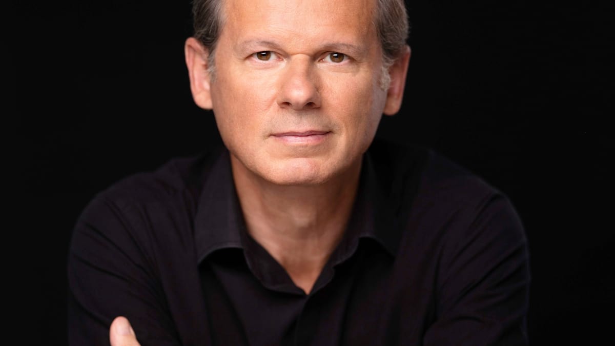 Le grand auteur de thrillers J.R. dos Santos dévoile les véritables