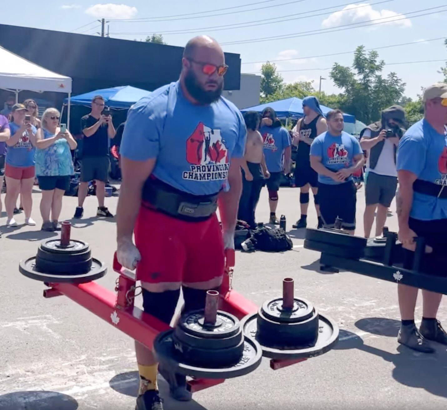 [VID&Eacute;OS] Champion amateur d'hommes forts et v&eacute;g&eacute;tarien, le Qu&eacute;b&eacute;cois Christophe Ch&eacute;nard aspire &agrave; passer professionnel