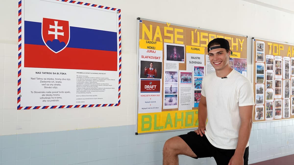 Folie furieuse pour Slafkovsky en Slovaquie: «À Montréal, les gens se mêlent plus de leurs affaires»