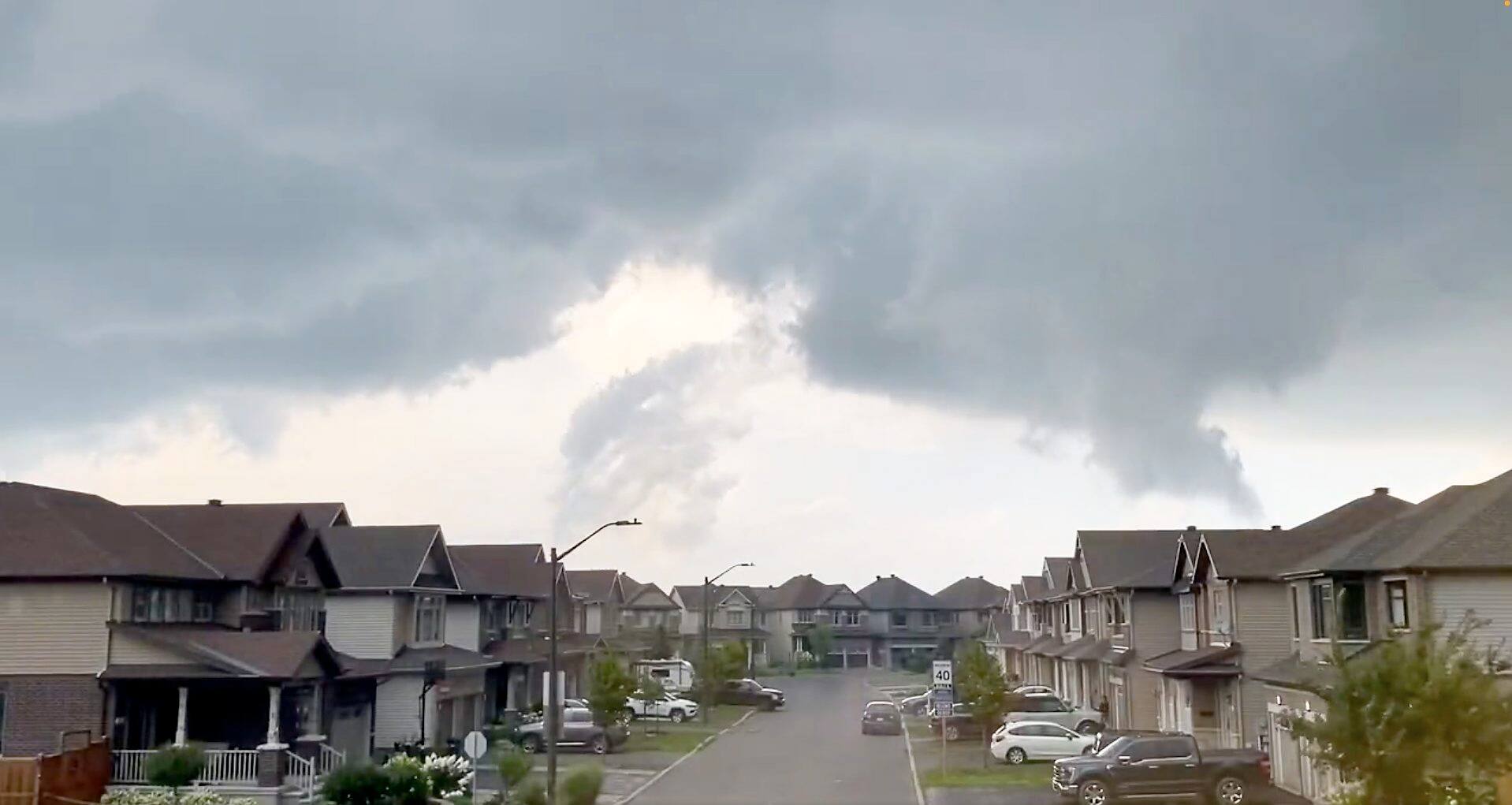 Violents orage: une tornade frappe en Ontario et un d&eacute;luge au Qu&eacute;bec