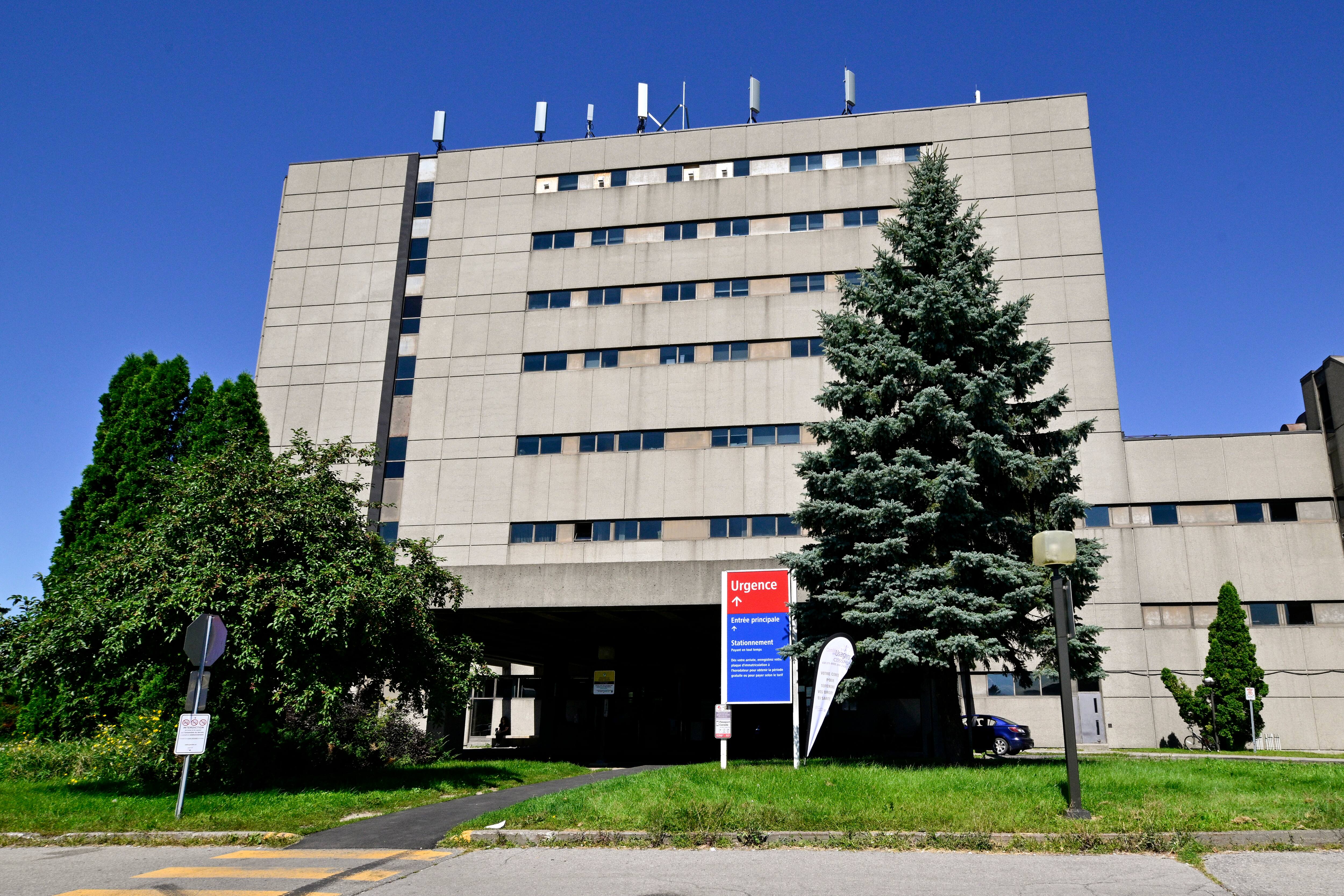 Des infirmières dorment à l’hôpital entre deux quarts de travail de 16