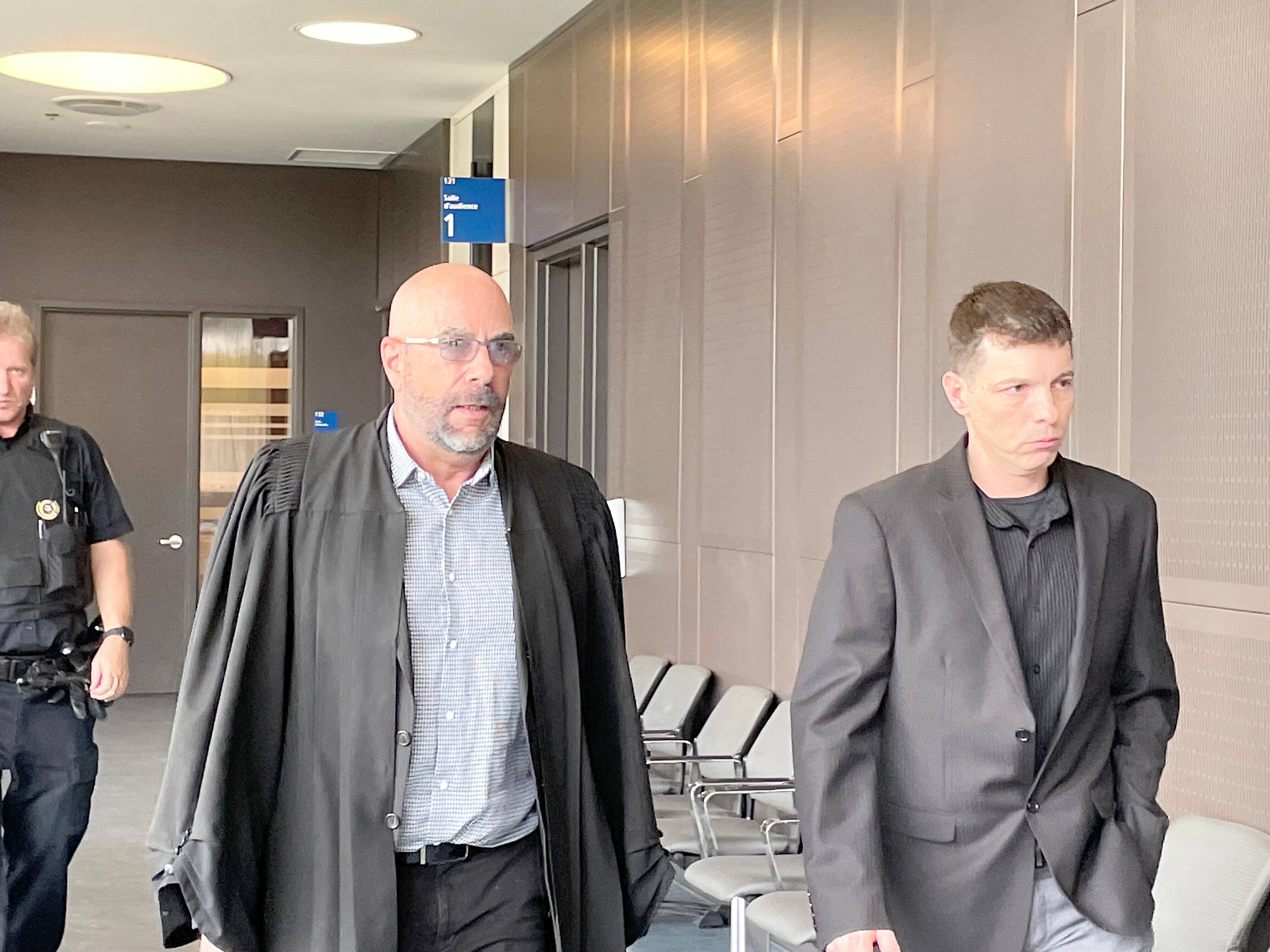 Christian Patrick Dauphinais (medallón) fue enviado a prisión el miércoles por haber matado a golpes a Frédéric Cardinal la tarde del 30 de marzo de 2021 en Châteauguay.