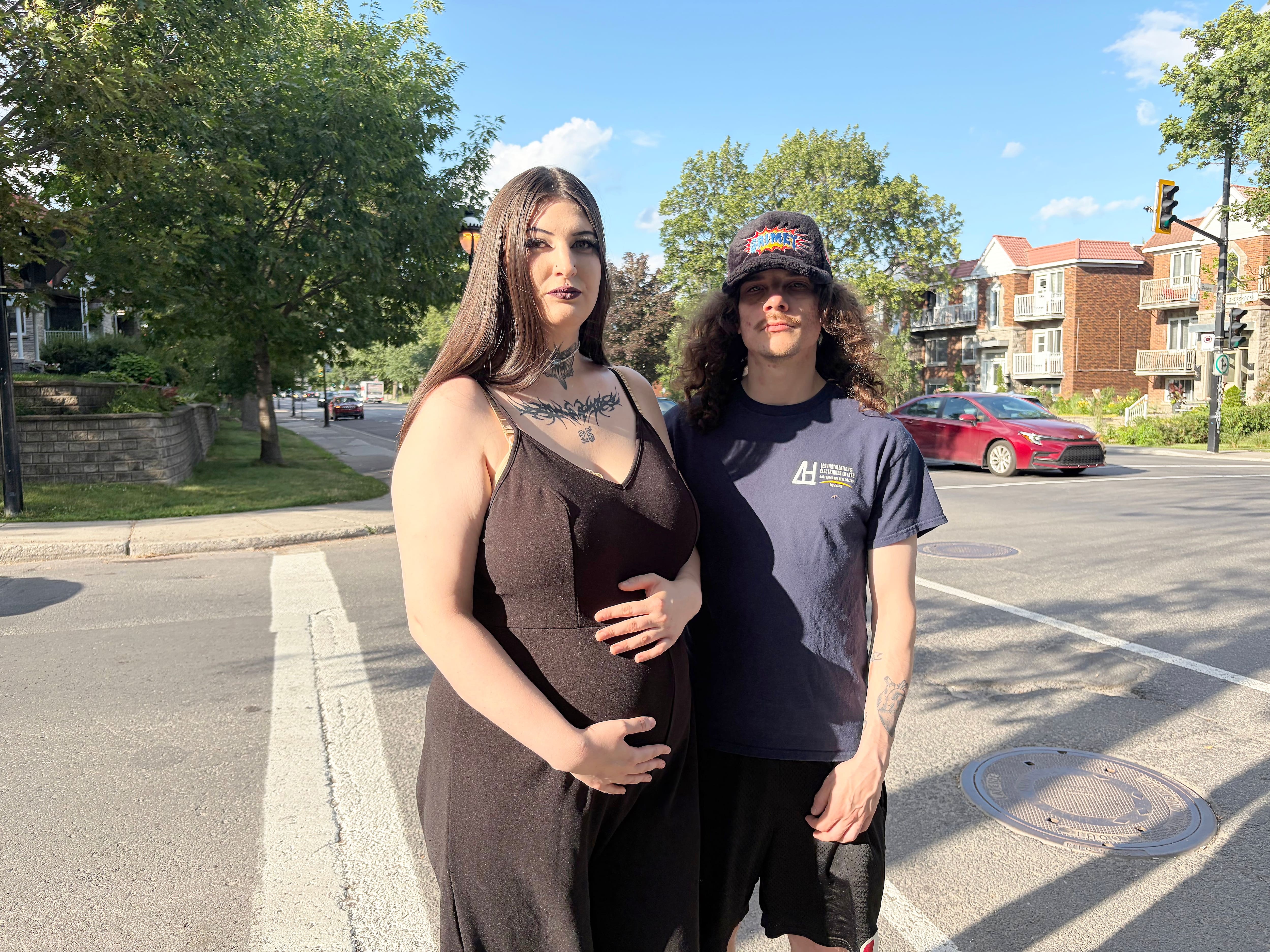 «On attendait, on attendait»: une femme enceinte laissée sans réponse du 911 pendant 25 minutes