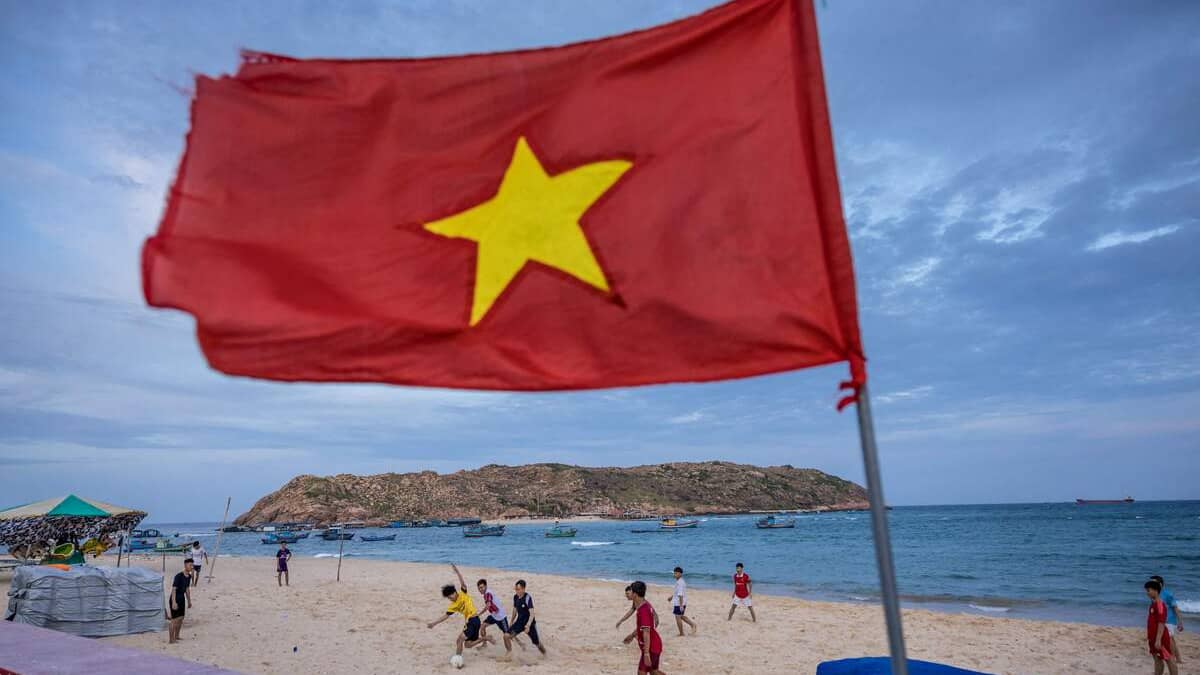 Too small for school? Hanoi University offers minimum height for admission Too small for school? Hanoi University offers minimum height for admission