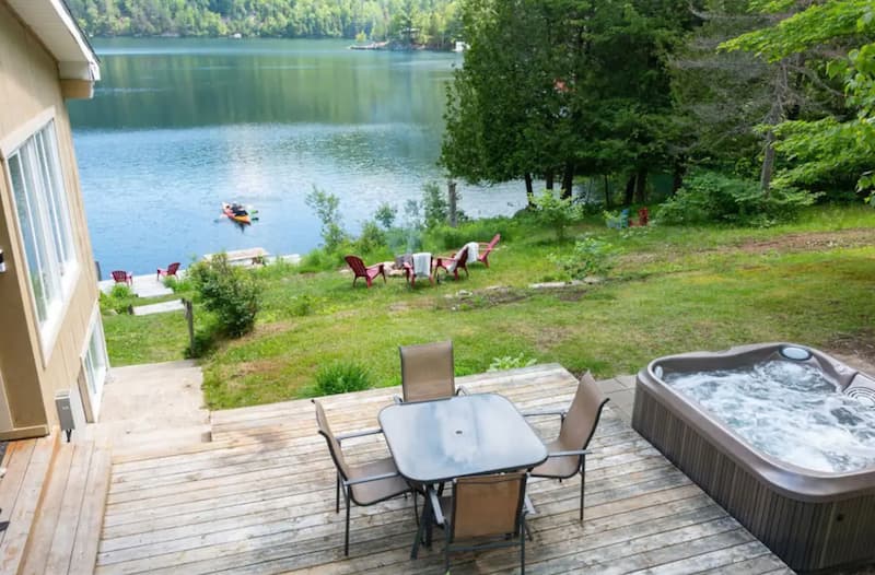 16 chalets à louer au bord de l’eau dans les Laurentides | JDM