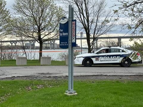 The body of a man was found on the shore of the St. Lawrence River, near Le Havre Park in Saint-Lambert, on Sunday April 30, 2023. PHOTO THIERRY LAFORCE / QMI AGENCY