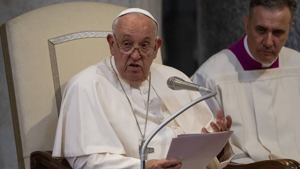 À VOIR | Des militants interrompent l’audience du pape