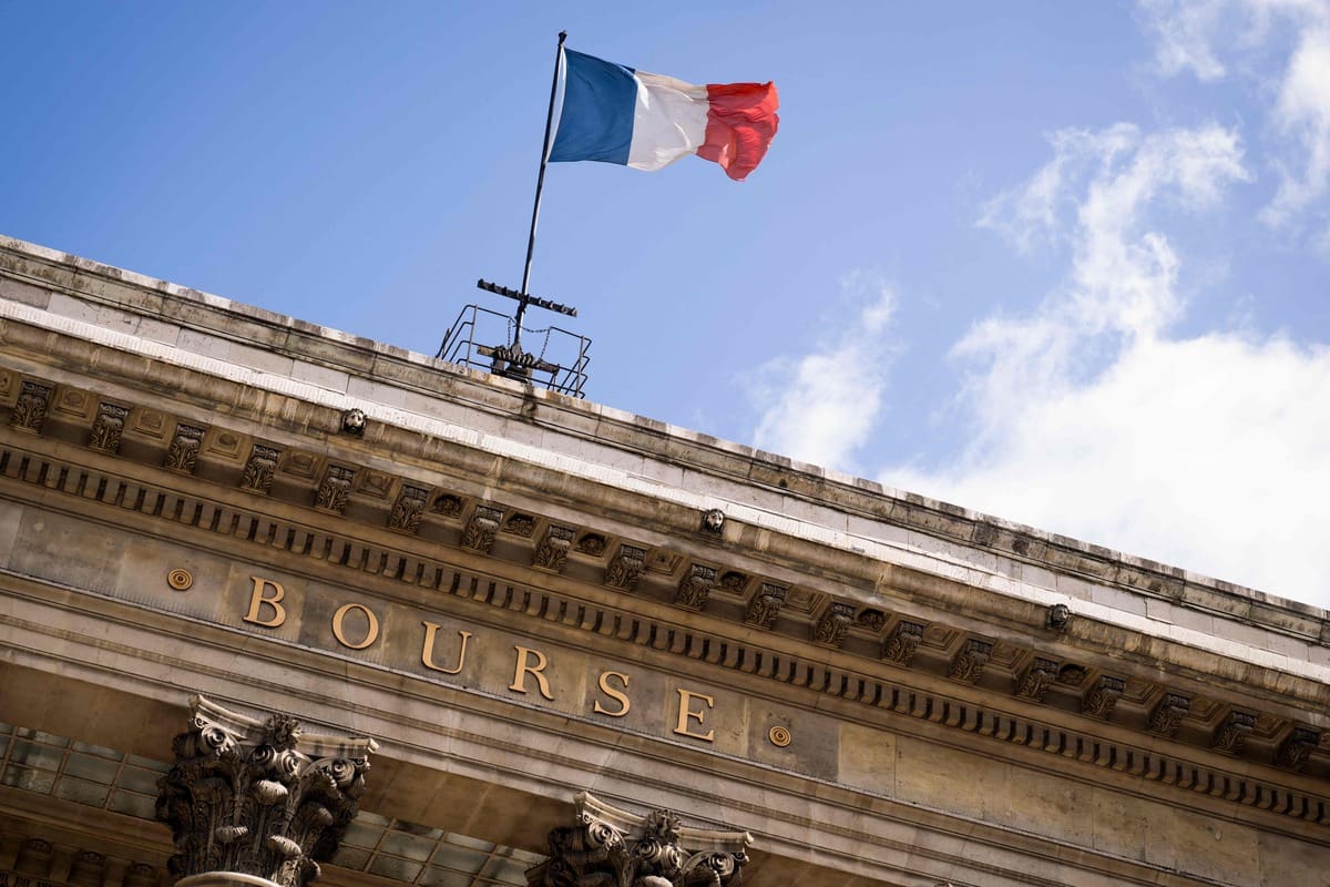 France: la Bourse de Paris chute, enjeu &laquo;historique&raquo; des l&eacute;gislatives anticip&eacute;es
