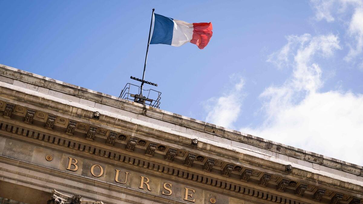 France: la Bourse de Paris chute, enjeu «historique» des législatives anticipées