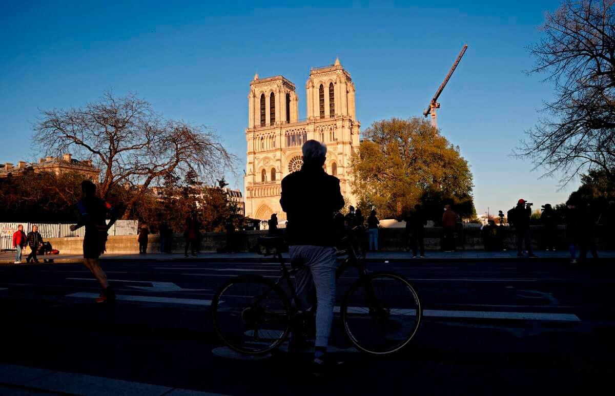 Un An Apres L Incendie Notre Dame A Resonne Dans Un Pays Eprouve Par Le Coronavirus Tva Nouvelles
