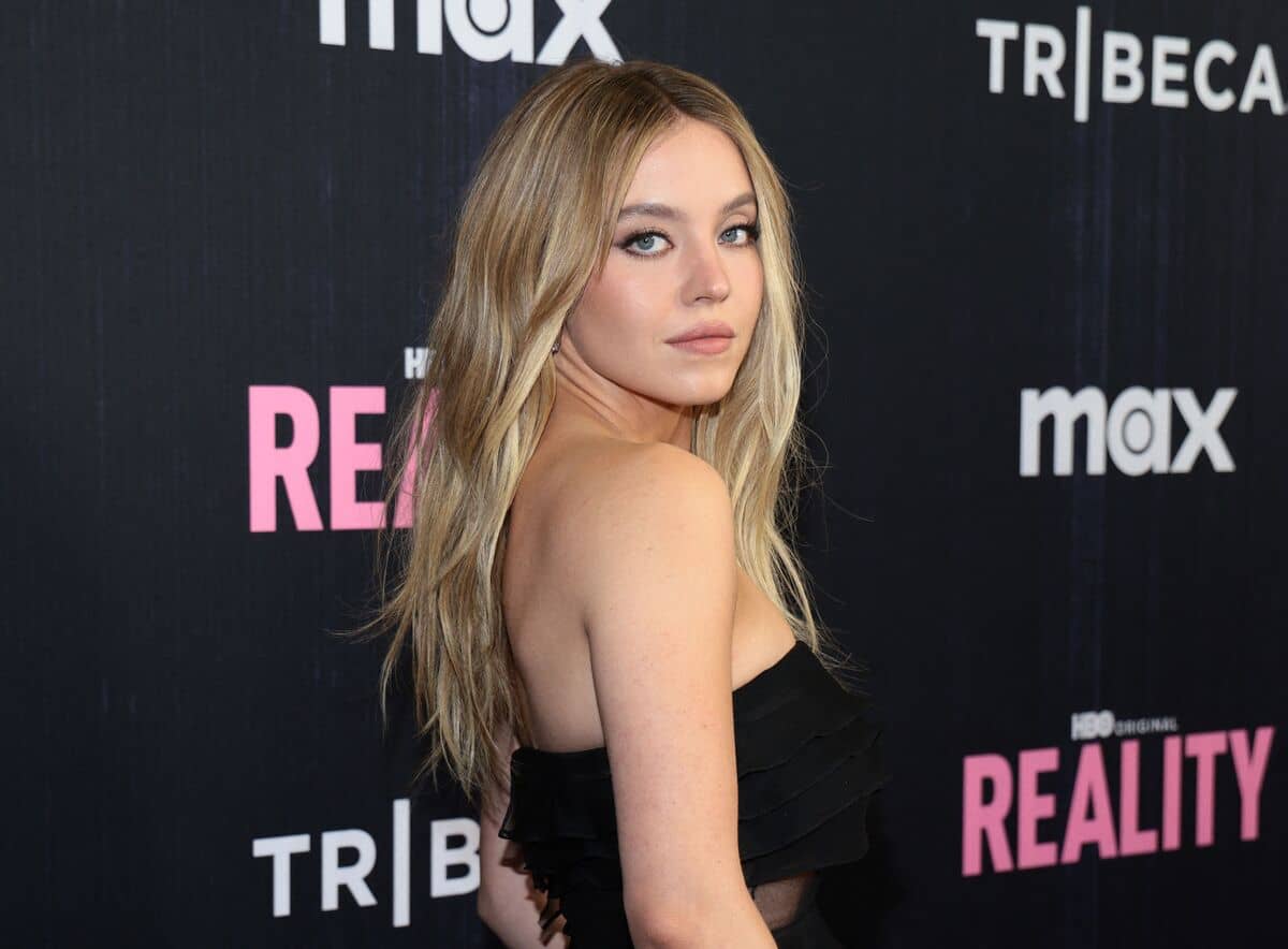 Sydney Sweeney surprend dans une robe transparente