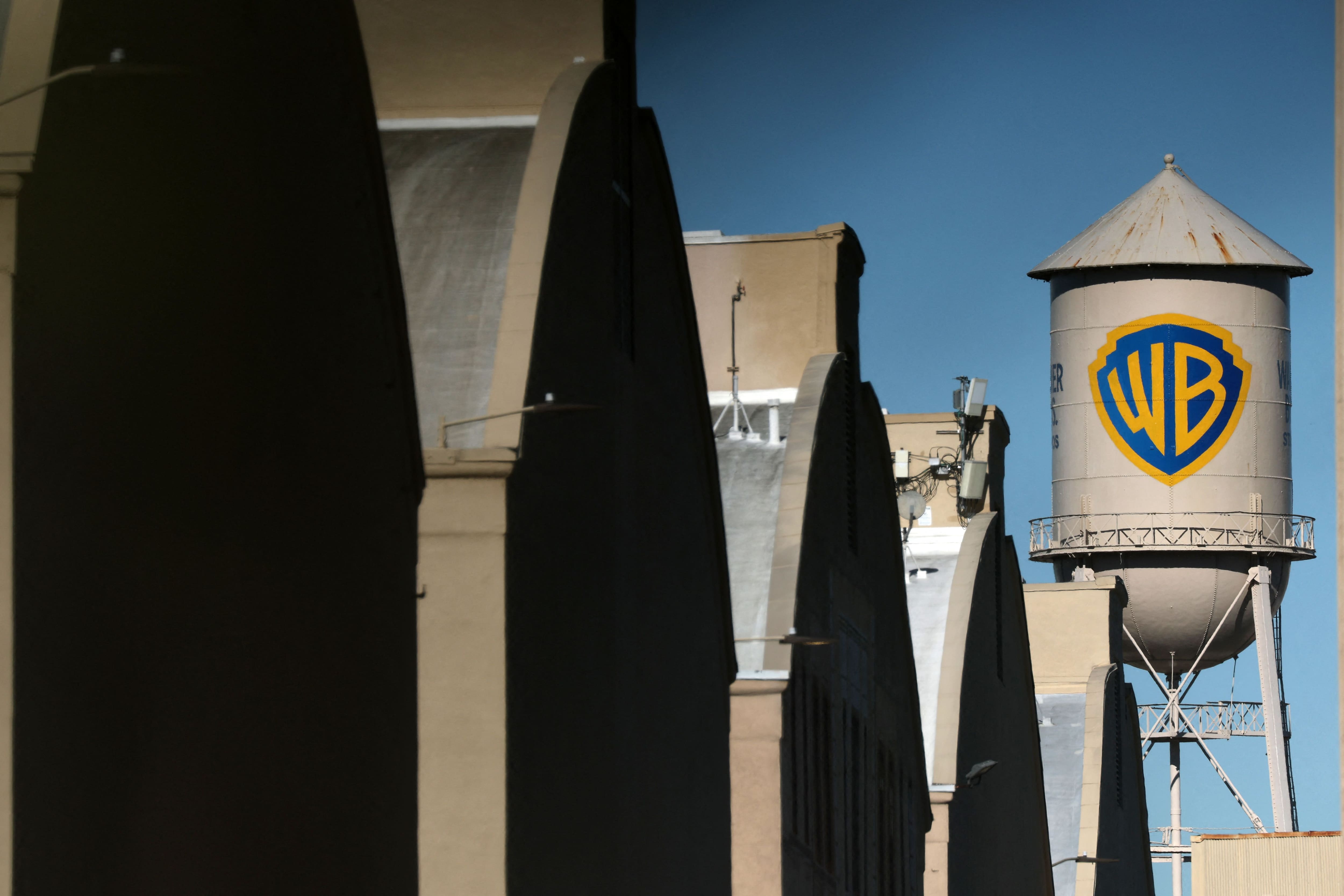 Acquisition of Warner by Paramount: 12 American states oppose the merger in court