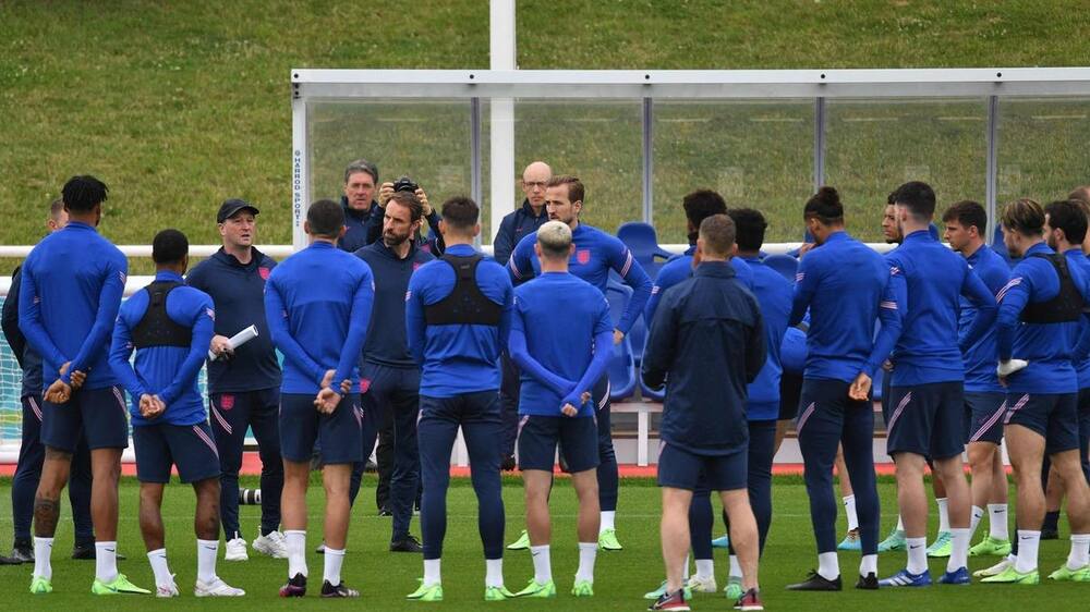 Engeland danst alleen op het verrassingsbal voor de gasten Engeland danst alleen op het verrassingsbal voor de gasten