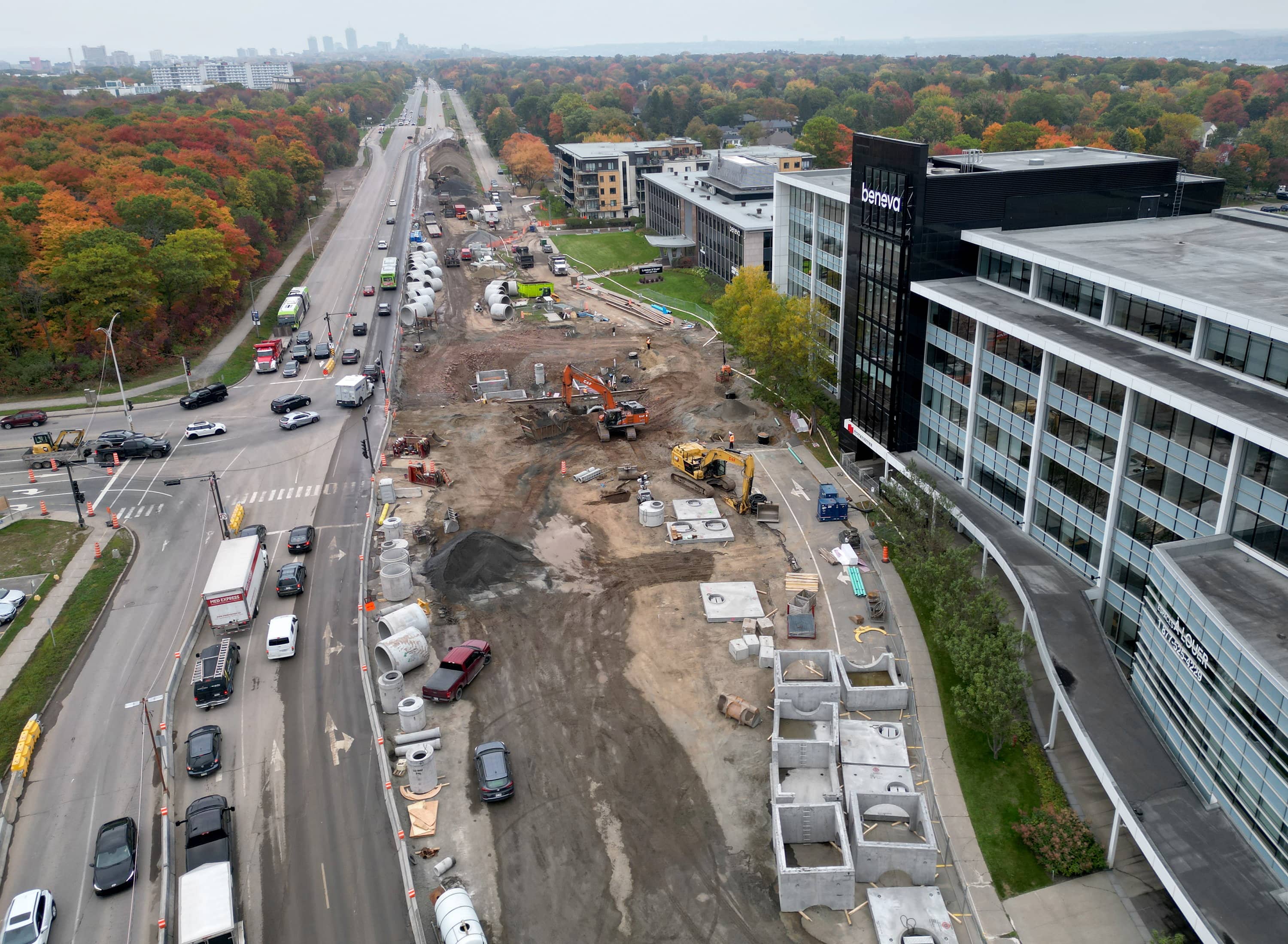 Vue aérienne d'un des chantiers préparatoires du tramway de Québec sur le boulevard Laurier à Québec, le 30 septembre.