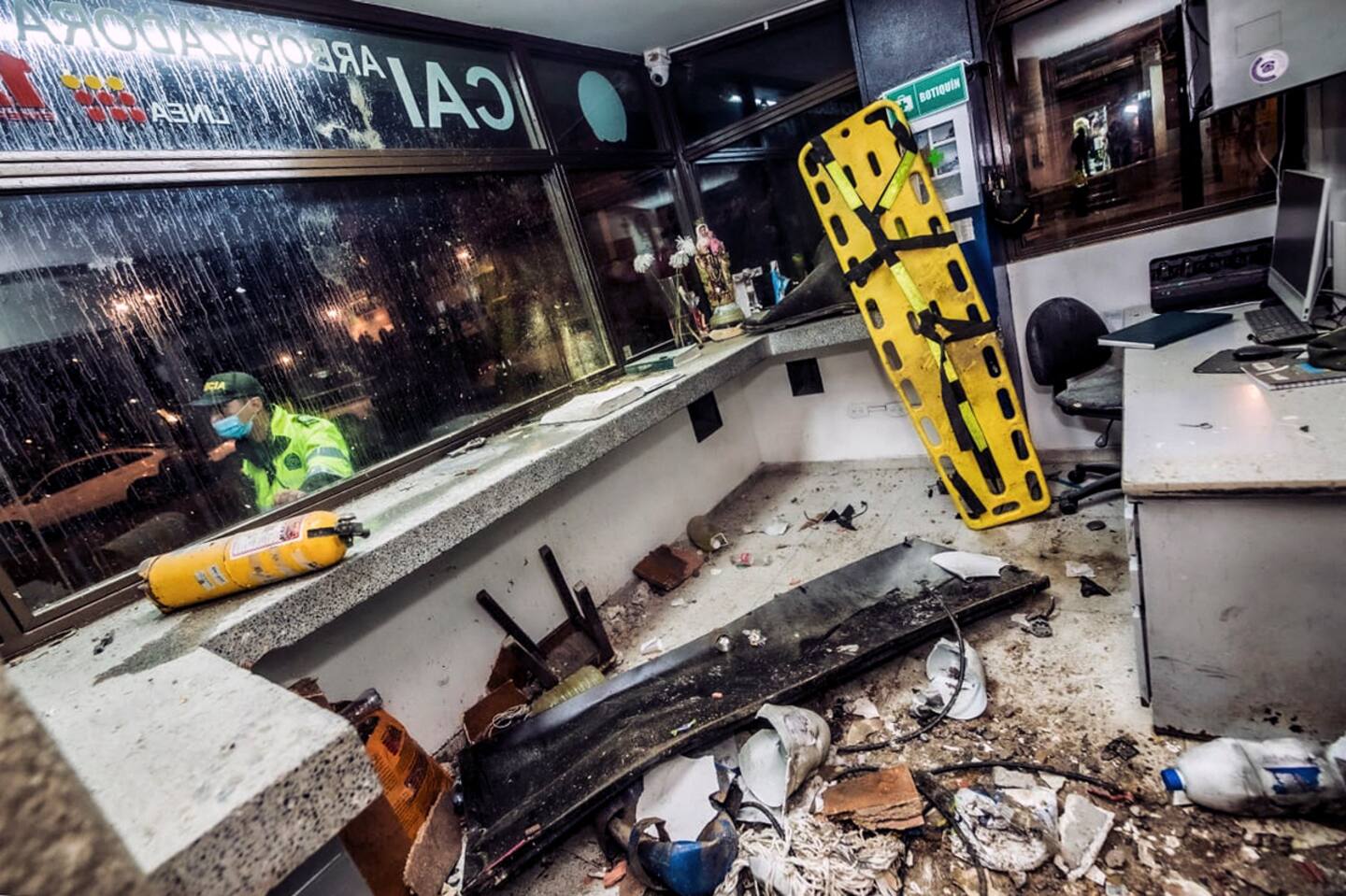 Attentat devant un poste de police à Bogota: un enfant mort