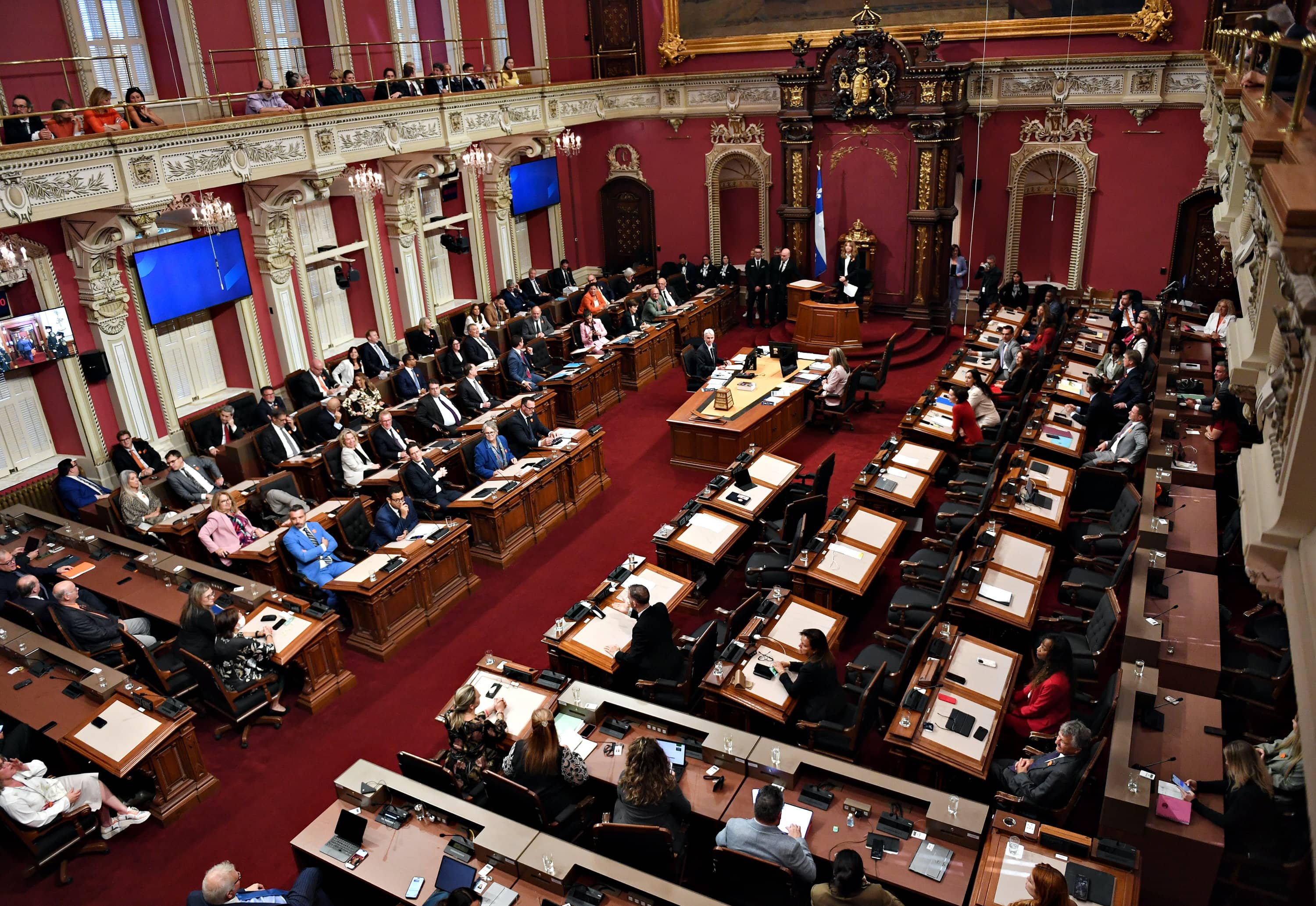 Nouvelle hausse de salaire: une prime contre l’inflation pour les ministres et les députés