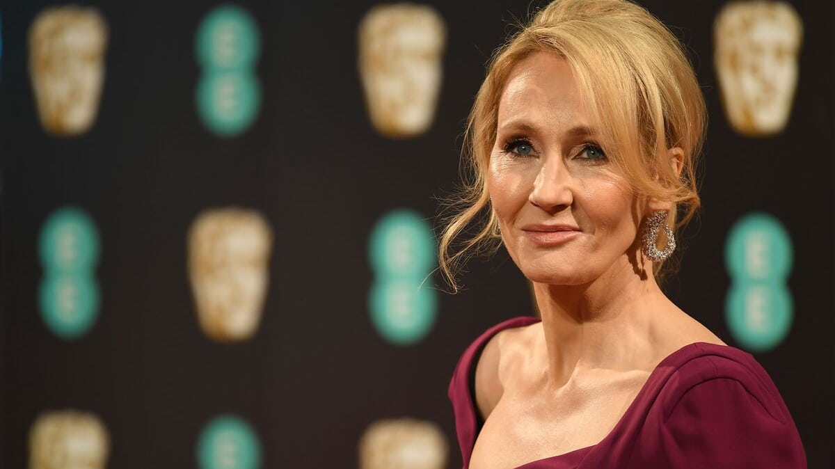 «C’est totalement ridicule» : J.K. Rowling dément avoir invité Jeffrey Epstein à la première de «Harry Potter et l’Enfant maudit»