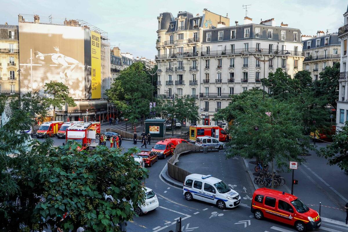 Un coche choca contra una terraza en París: un muerto, la causa preferida del accidente