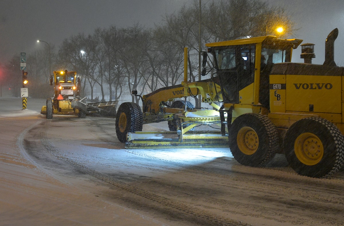 Première tempête écoles fermées et routes enneigées au Québec JDM