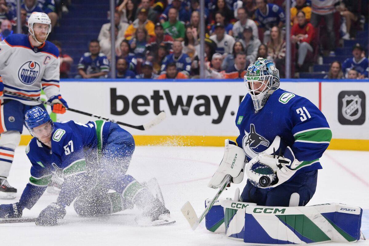 Des Lions de Trois-Rivi&egrave;res aux Canucks de Vancouver: le parcours atypique d&rsquo;Arturs Silovs