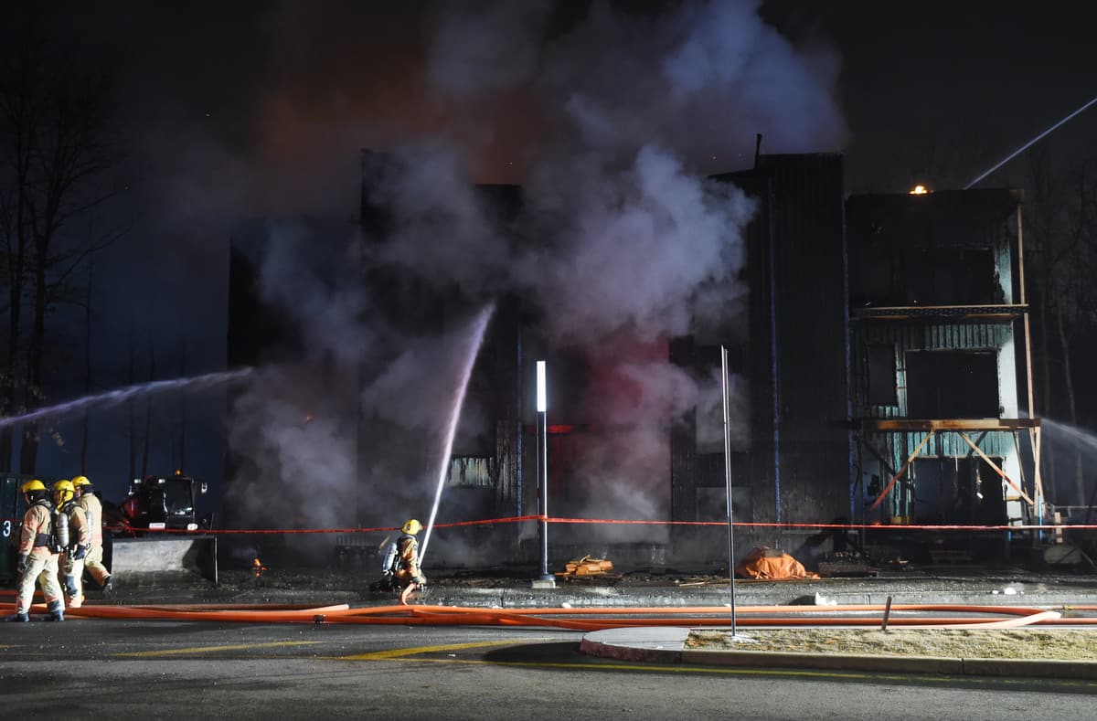 Plus d&rsquo;un million de dollars de dommages: un immeuble &agrave; condos part en fum&eacute;e &agrave; Blainville