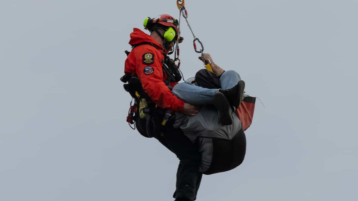 Quebec Secours Opération de secours: un parapentiste de 59 ans coincé dans un arbre ...