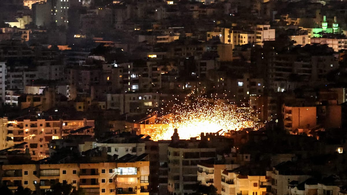 Les livreurs bravent les débris des attaques iraniennes pour nourrir le Golfe