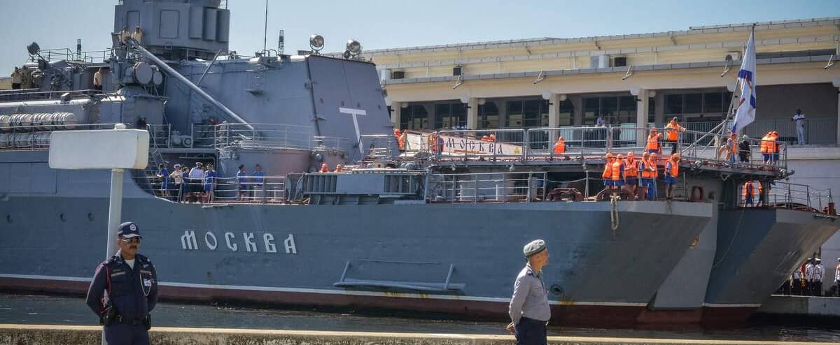 Ukraine: le vaisseau amiral de la flotte russe en mer Noire «gravement endommagé»