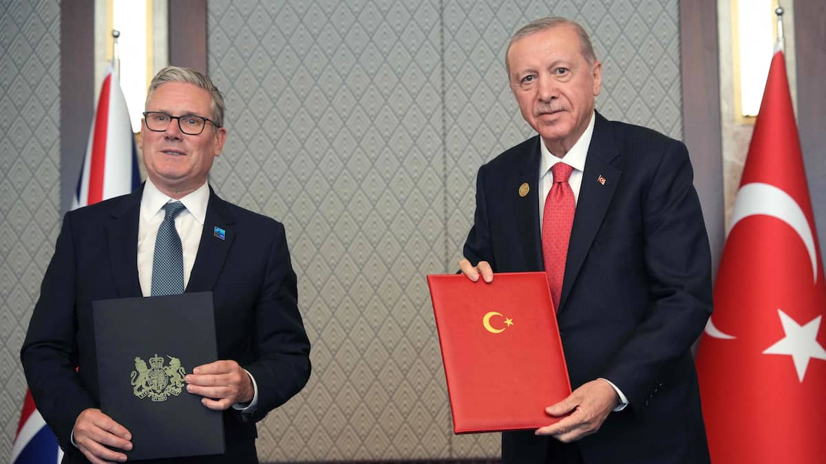 Turkish President Gifts Gun to Leaders at NATO Summit Turkish President Gifts Gun to Leaders at NATO Summit