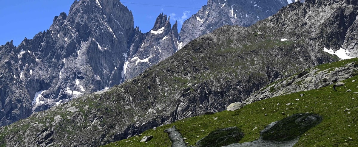 Italia: affresco gigante ai piedi del Monte Bianco Italia: affresco gigante ai piedi del Monte Bianco