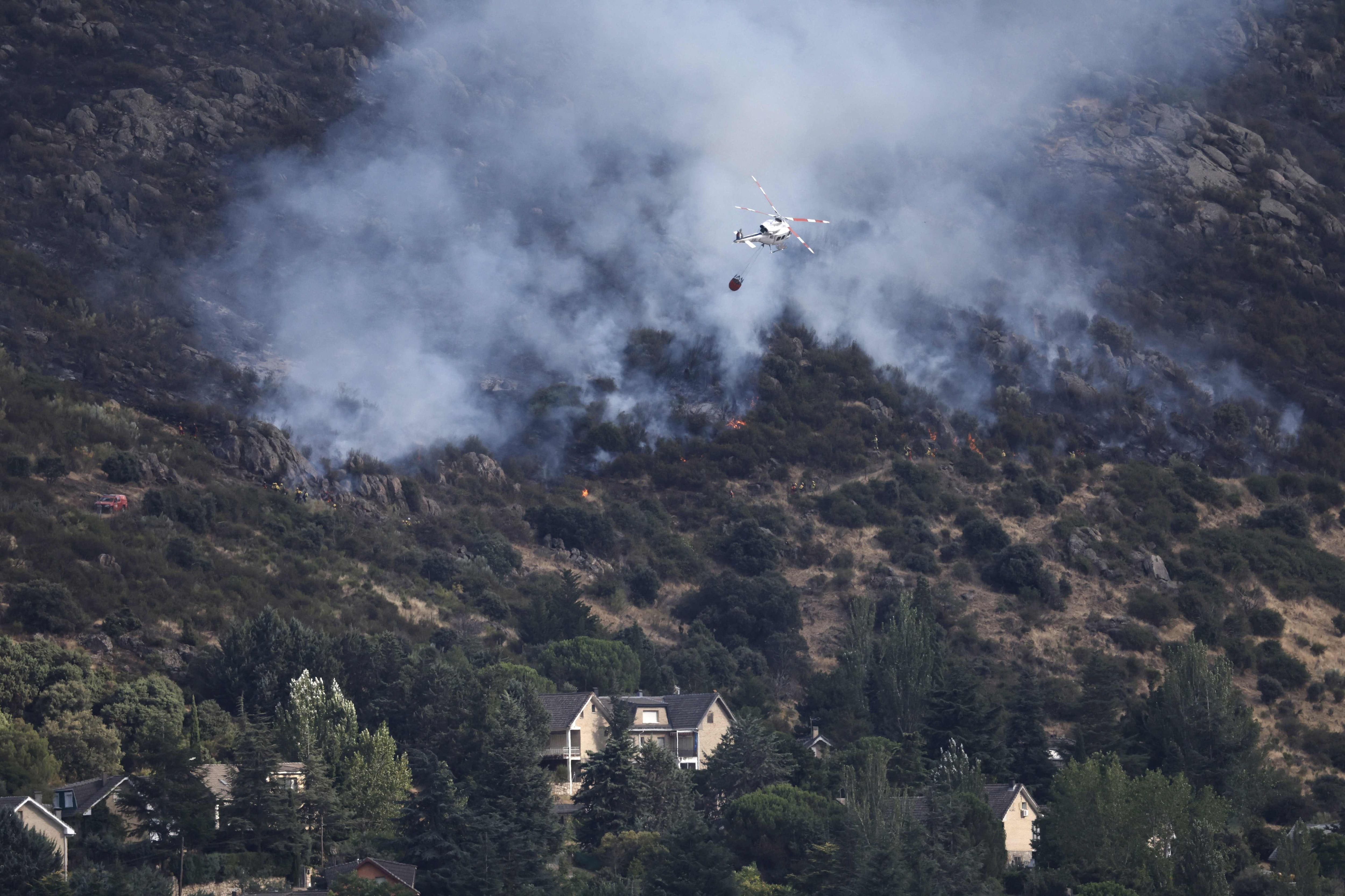 Near Madrid, the wait, the anguish and the anger of fire survivors