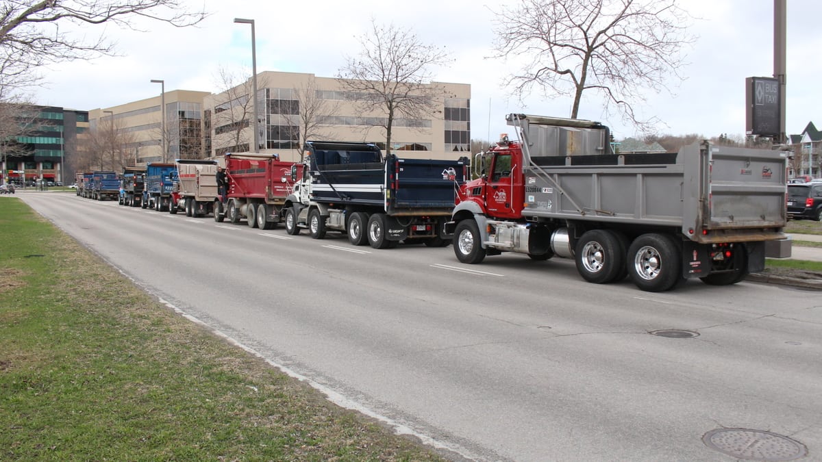 Transport en vrac: les camionneurs manifestent lundi à travers tout le Québec