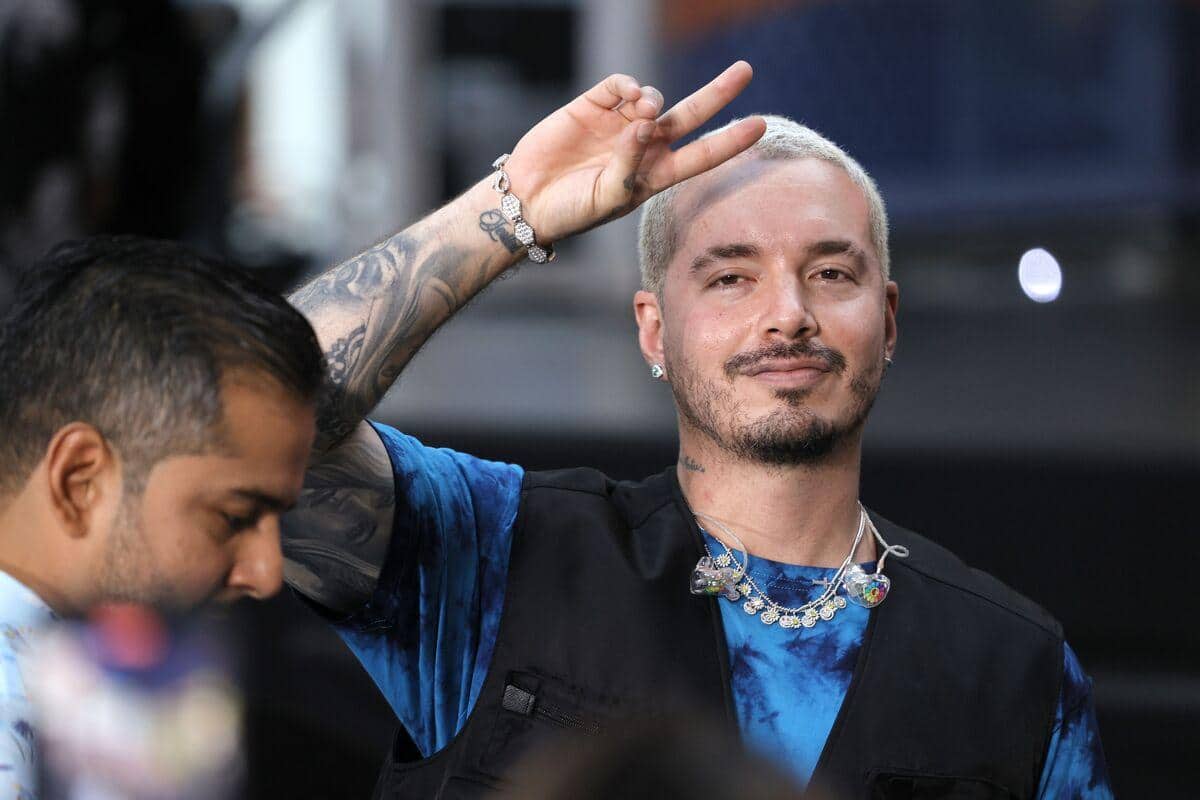 Le chanteur colombien J. Balvin s'excuse aupr&egrave;s des femmes et de la communaut&eacute; noire