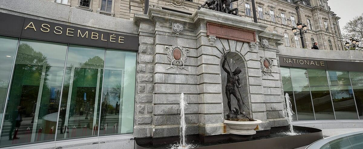 La CAQ et le PLQ en faveur: vers l’application du passeport vaccinal à l’Assemblée nationale