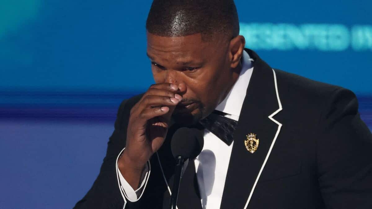 Jamie Foxx R. Kelly VIDEO - Jamie Foxx fond en larmes lors d'un discours dans lequel il ...