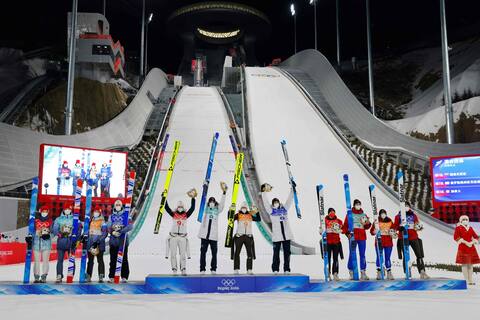 Saut à ski mixte: médaille de bronze historique pour le Canada