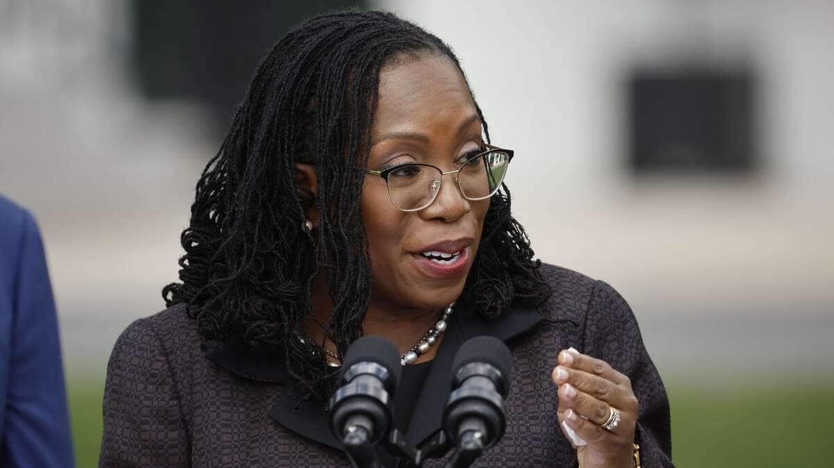 Ketanji Brown Jackson, première juge afro-américaine à la Cour suprême, a prêté serment