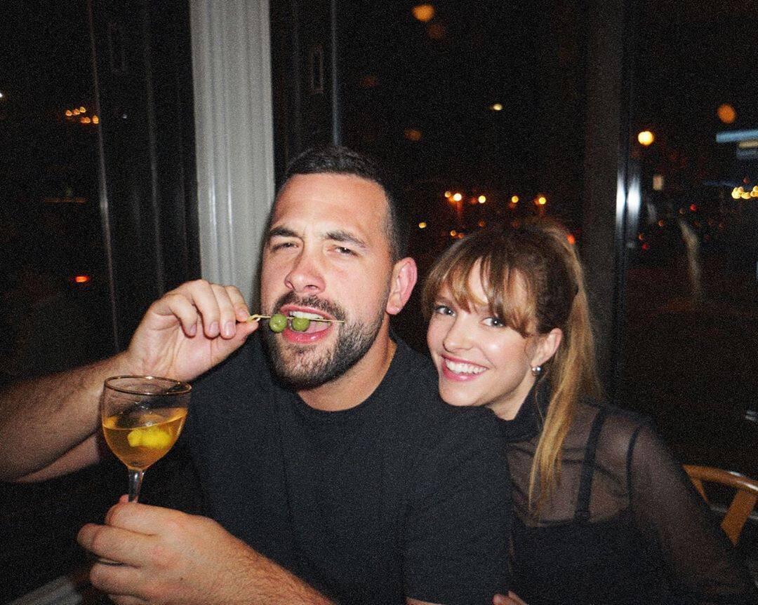 10 faits sur les filles qui ne portent que du noir