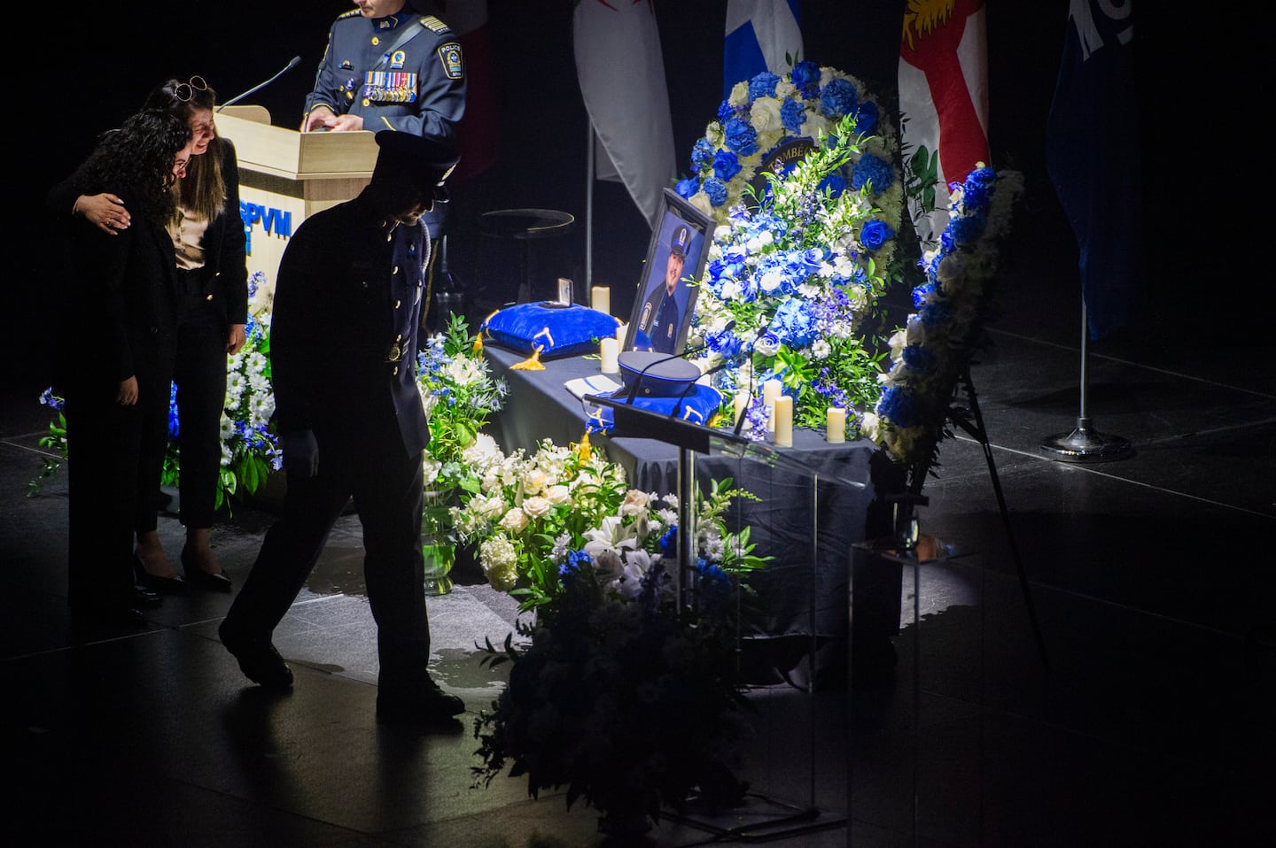 «Travailler avec toi a été un privilège»: la partenaire du policier tué lui rend hommage lors de la cérémonie commémorative