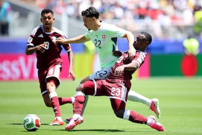 Assim Madibo, que porta o número 23, na partida contra a Suíça, na estreia da Coupe du Monde.
