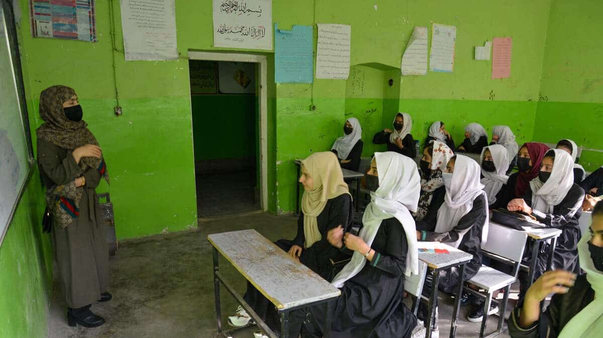 Les filles afghanes subitement privées d'école par les talibans
