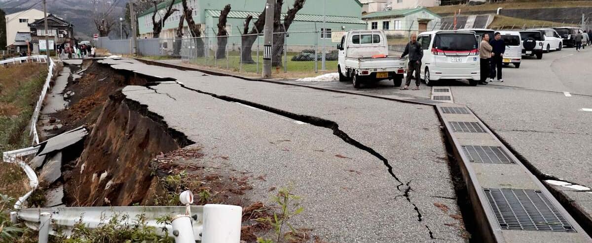 Une série de puissants séismes fait six morts au Japon