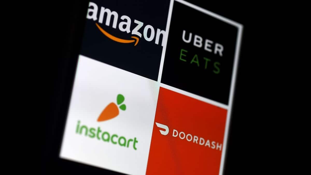 Québec envisage de légiférer pour forcer Uber Eats et Doordash à ...