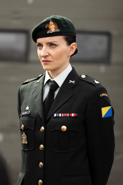 No hemos terminado con la espía Catherine Sergerie, quien, como lo mayor, tiene acceso a información confidencial en la base de Kanawata, en la serie