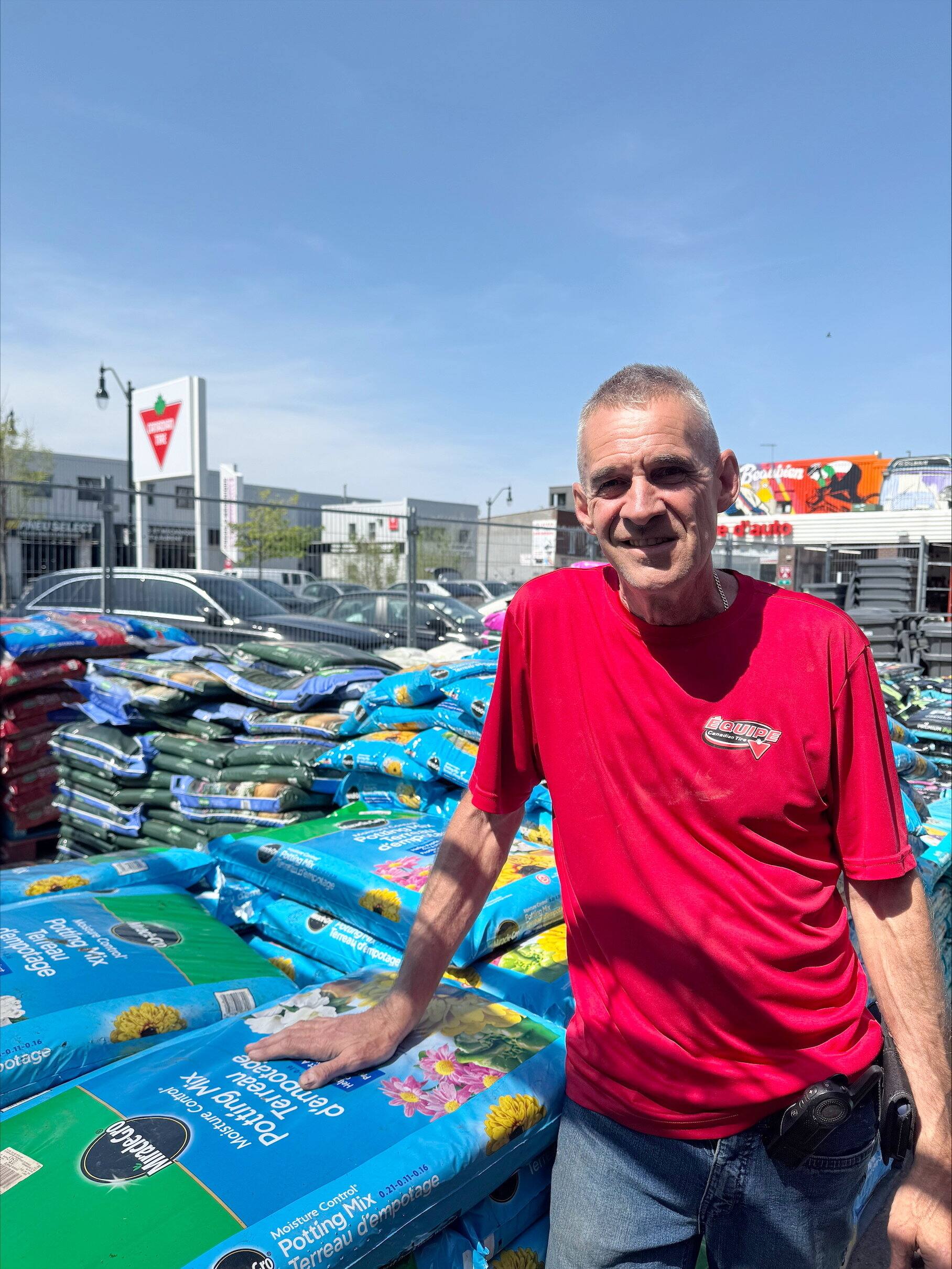 0520 Casa Flores y parches de vegetales